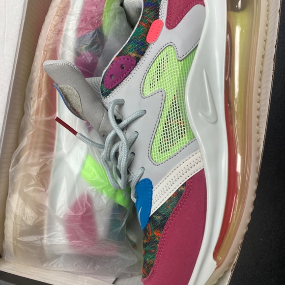 Nike - Picture 2 of 4